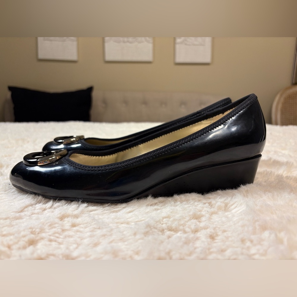 Bandolino Black Patent Wedge Pumps with Champagne Gold Detail - Picture 6 of 12